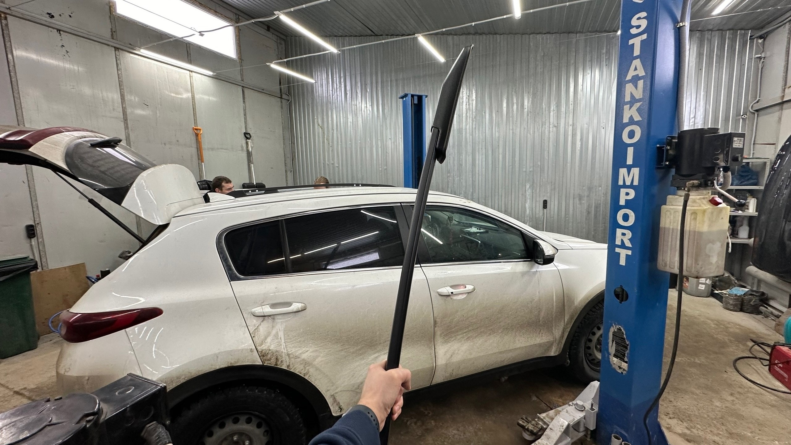 Очень редкий феномен - Kia Sportage IV - без заводских рейлингов 